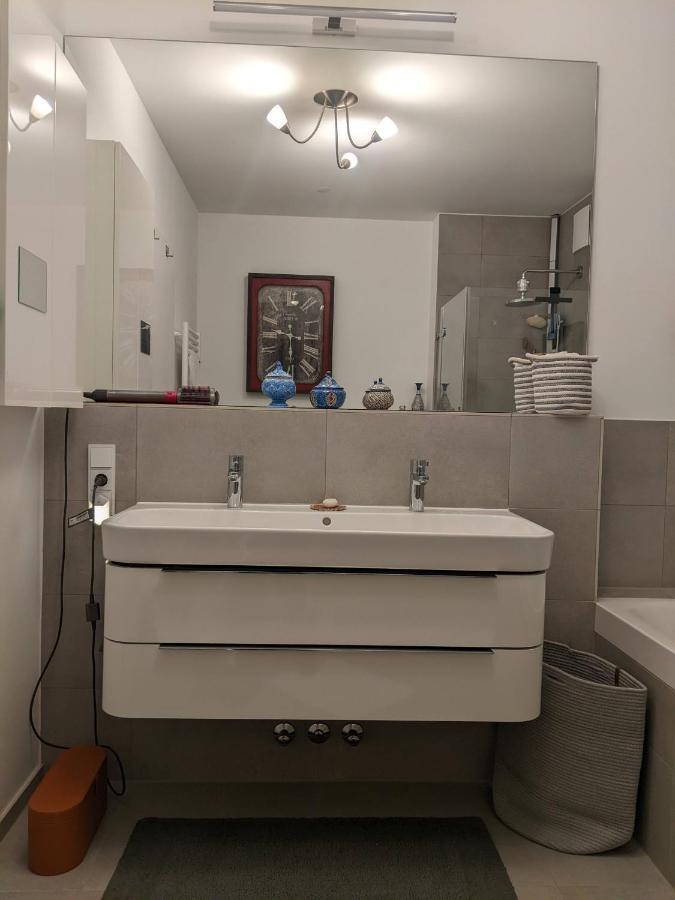 Either Private 2B2B Or Shared 1B1B, Luxury, Bright, Spacious Berlim Exterior foto